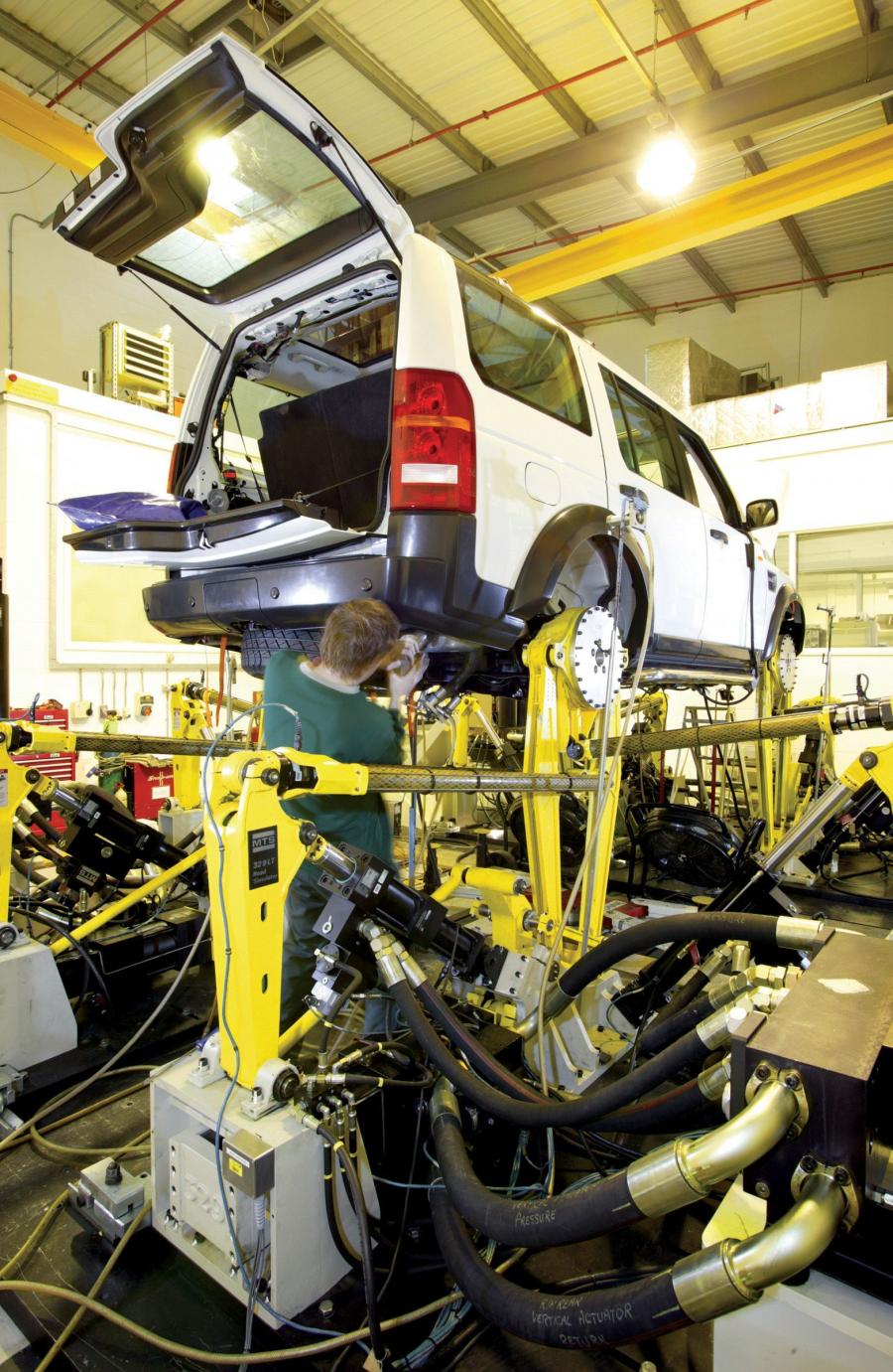  Land Rover Discovery 3 2004 года  (фото 21 из 132)